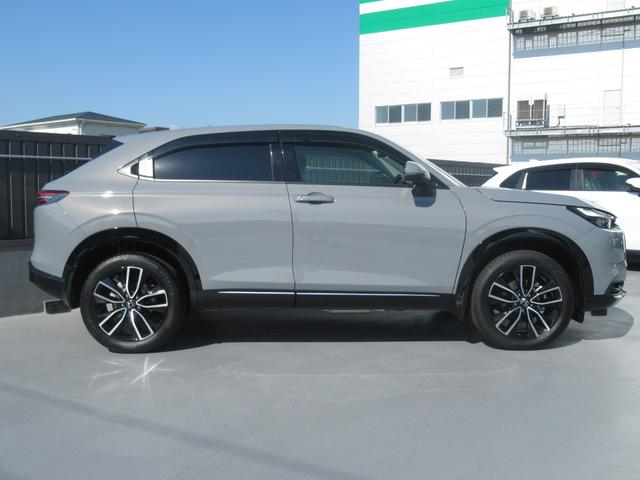 ヴェゼル ｅ：ＨＥＶＺ　弊社元試乗車　純正９インチナビ　純正ドラレコ前後　バックカメラ　ブラインドスポット　電動格納ミラー　ブレーキホールド機能付き電子パ　パーキングセンサー前後　電動リアゲート　ＥＴＣ２．０　禁煙車（9枚目）