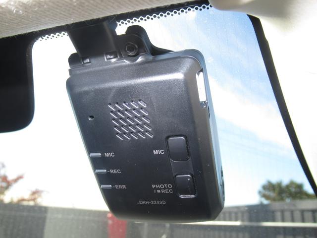 Ｈｏｎｄａ ｅ アドバンス　弊社元試乗車　純正ワイドスクリーンホンダコネクトディスプレー　純正ドラレコ前後　マルチビューカメラ　パーキングセンサー前後　スカイルーフ　ＥＴＣ２．０　パーキングパイロット　サイドカメラミラー（4枚目）