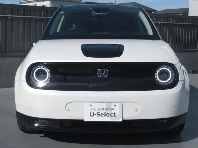 Ｈｏｎｄａ ｅ アドバンス　弊社元試乗車　純正ワイドスクリーンホンダコネクトディスプレー　純正ドラレコ前後　マルチビューカメラ　パーキングセンサー前後　スカイルーフ　ＥＴＣ２．０　パーキングパイロット　サイドカメラミラー（6枚目）