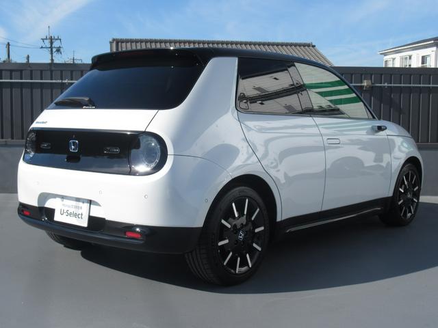 Ｈｏｎｄａ ｅ アドバンス　弊社元試乗車　純正ワイドスクリーンホンダコネクトディスプレー　純正ドラレコ前後　マルチビューカメラ　パーキングセンサー前後　スカイルーフ　ＥＴＣ２．０　パーキングパイロット　サイドカメラミラー（9枚目）