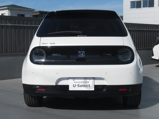 Ｈｏｎｄａ ｅ アドバンス　弊社元試乗車　純正ワイドスクリーンホンダコネクトディスプレー　純正ドラレコ前後　マルチビューカメラ　パーキングセンサー前後　スカイルーフ　ＥＴＣ２．０　パーキングパイロット　サイドカメラミラー（10枚目）