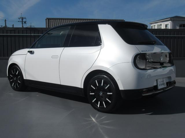 Ｈｏｎｄａ ｅ アドバンス　弊社元試乗車　純正ワイドスクリーンホンダコネクトディスプレー　純正ドラレコ前後　マルチビューカメラ　パーキングセンサー前後　スカイルーフ　ＥＴＣ２．０　パーキングパイロット　サイドカメラミラー（11枚目）