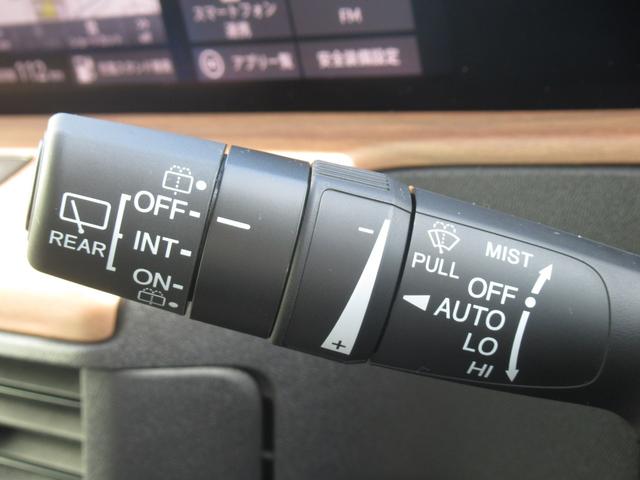 Ｈｏｎｄａ ｅ アドバンス　弊社元試乗車　純正ワイドスクリーンホンダコネクトディスプレー　純正ドラレコ前後　マルチビューカメラ　パーキングセンサー前後　スカイルーフ　ＥＴＣ２．０　パーキングパイロット　サイドカメラミラー（28枚目）