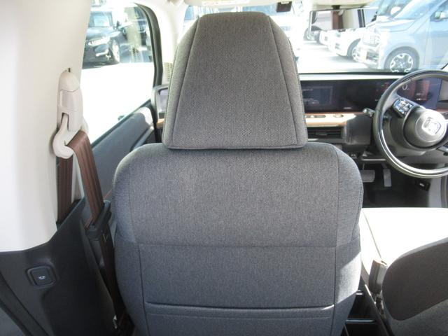 Ｈｏｎｄａ ｅ アドバンス　弊社元試乗車　純正ワイドスクリーンホンダコネクトディスプレー　純正ドラレコ前後　マルチビューカメラ　パーキングセンサー前後　スカイルーフ　ＥＴＣ２．０　パーキングパイロット　サイドカメラミラー（40枚目）