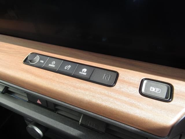 Ｈｏｎｄａ ｅ アドバンス　弊社元試乗車　純正ワイドスクリーンホンダコネクトディスプレー　純正ドラレコ前後　マルチビューカメラ　パーキングセンサー前後　スカイルーフ　ＥＴＣ２．０　パーキングパイロット　サイドカメラミラー（42枚目）