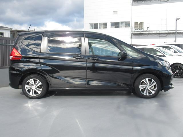 フリードハイブリッド ハイブリッド・Gホンダセンシング 純正9インチナビ タイヤ4本新品 両側パワースライドドア 運転席・助手席シートヒーター 電動格納ドアミラー 後席ロールサンシェード バックカメラ ETC LEDヘッドライト ワンオーナー(6枚目)