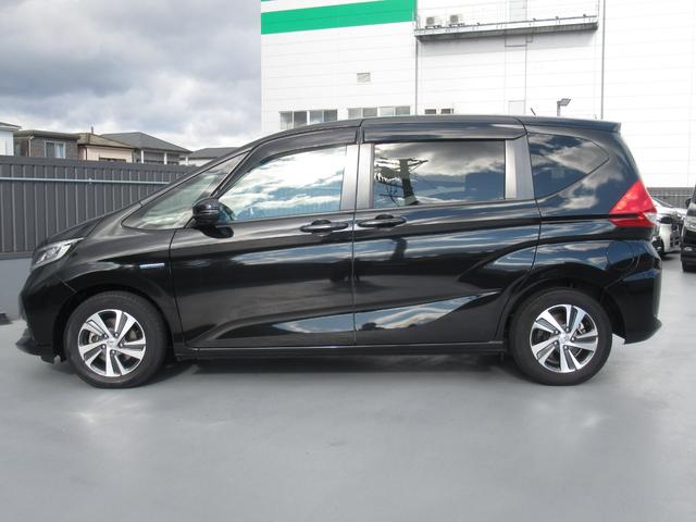 フリードハイブリッド ハイブリッド・Gホンダセンシング 純正9インチナビ タイヤ4本新品 両側パワースライドドア 運転席・助手席シートヒーター 電動格納ドアミラー 後席ロールサンシェード バックカメラ ETC LEDヘッドライト ワンオーナー(10枚目)