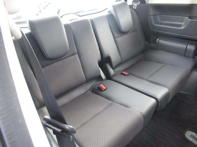 フリードハイブリッド ハイブリッド・Gホンダセンシング 純正9インチナビ タイヤ4本新品 両側パワースライドドア 運転席・助手席シートヒーター 電動格納ドアミラー 後席ロールサンシェード バックカメラ ETC LEDヘッドライト ワンオーナー(13枚目)