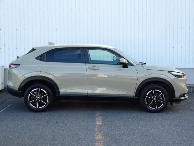 ヴェゼル ｅ：ＨＥＶＸ　いまコレ＋・新品フロアカーペット・Ｈｏｎｄａ　ＣＯＮＮＥＣＴ　ディスプレイ付　ＡＡＣ　１オーナ　スマ－トキ－　誤発進抑制　ＰＷ　リアカメラ　クルコン　ＥＳＣ　ＥＴＣ装備　キーフリー　ＬＥＤヘッドランプ（12枚目）