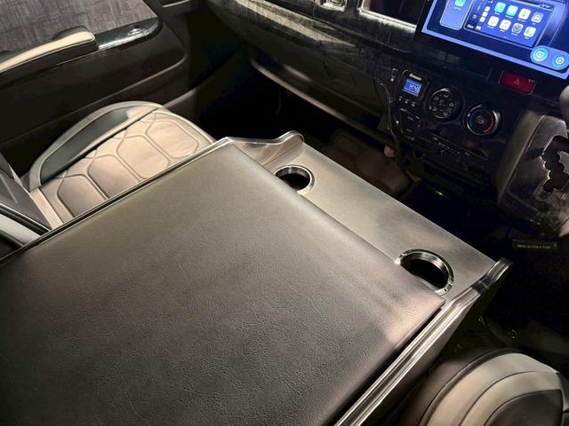 ハイエースワゴン グランドキャビン　１０人乗り★Ｆリップ★Ｓエアロ★Ｒ外バンパー★外テールランプ★ディスプレイオーディオ★Ｒカメラ★片側電動スライドドア★キーレス★社外１７インチＡＷ★ＡＣ１００Ｖ★ＥＴＣ★（18枚目）