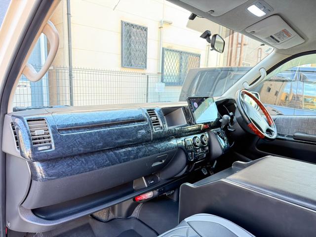 ハイエースワゴン グランドキャビン　１０人乗り★Ｆリップ★Ｓエアロ★Ｒ外バンパー★外テールランプ★ディスプレイオーディオ★Ｒカメラ★片側電動スライドドア★キーレス★社外１７インチＡＷ★ＡＣ１００Ｖ★ＥＴＣ★（33枚目）