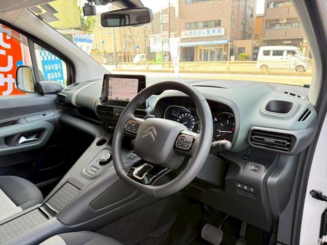 ベルランゴ シャイン　ＸＴＲ　パック　禁煙　専用インテリア　パノラマガラスルーフ　ディスプレイオーディオ　ナビ　フルセグＴＶ　Ｒカメラ　サイドカメラ　ブラインドスポット　衝突軽減　レーンキーピング　クルコン　ＦＲドラレコ　ルーフレール（12枚目）