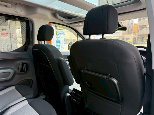 ベルランゴ シャイン　ＸＴＲ　パック　禁煙　専用インテリア　パノラマガラスルーフ　ディスプレイオーディオ　ナビ　フルセグＴＶ　Ｒカメラ　サイドカメラ　ブラインドスポット　衝突軽減　レーンキーピング　クルコン　ＦＲドラレコ　ルーフレール（16枚目）