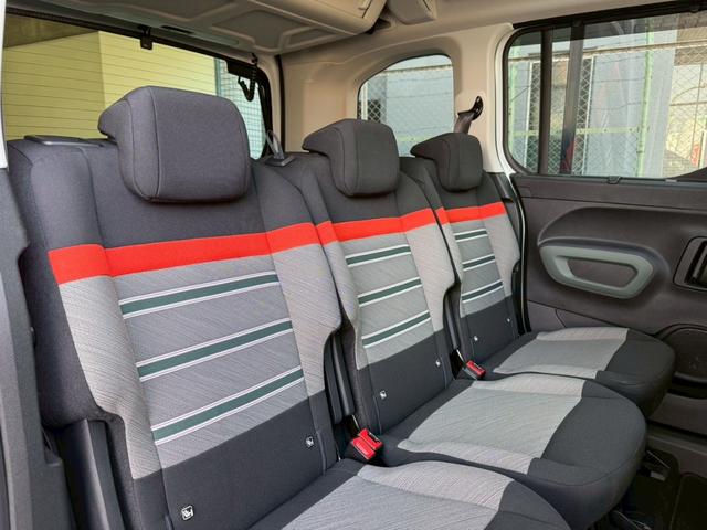 ベルランゴ シャイン　ＸＴＲ　パック　禁煙　専用インテリア　パノラマガラスルーフ　ディスプレイオーディオ　ナビ　フルセグＴＶ　Ｒカメラ　サイドカメラ　ブラインドスポット　衝突軽減　レーンキーピング　クルコン　ＦＲドラレコ　ルーフレール（17枚目）