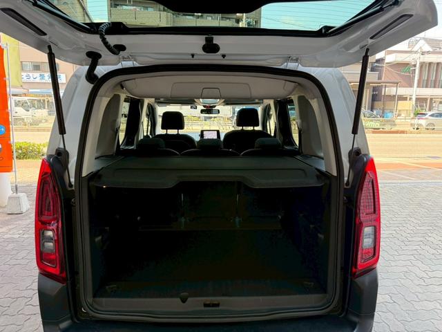 ベルランゴ シャイン　ＸＴＲ　パック　禁煙　専用インテリア　パノラマガラスルーフ　ディスプレイオーディオ　ナビ　フルセグＴＶ　Ｒカメラ　サイドカメラ　ブラインドスポット　衝突軽減　レーンキーピング　クルコン　ＦＲドラレコ　ルーフレール（19枚目）