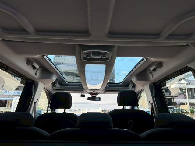 ベルランゴ シャイン　ＸＴＲ　パック　禁煙　専用インテリア　パノラマガラスルーフ　ディスプレイオーディオ　ナビ　フルセグＴＶ　Ｒカメラ　サイドカメラ　ブラインドスポット　衝突軽減　レーンキーピング　クルコン　ＦＲドラレコ　ルーフレール（20枚目）