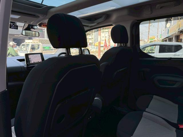 ベルランゴ シャイン　ＸＴＲ　パック　禁煙　専用インテリア　パノラマガラスルーフ　ディスプレイオーディオ　ナビ　フルセグＴＶ　Ｒカメラ　サイドカメラ　ブラインドスポット　衝突軽減　レーンキーピング　クルコン　ＦＲドラレコ　ルーフレール（22枚目）