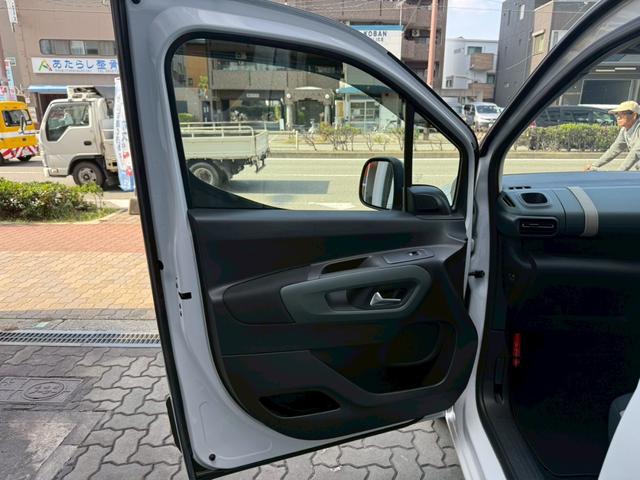 ベルランゴ シャイン　ＸＴＲ　パック　禁煙　専用インテリア　パノラマガラスルーフ　ディスプレイオーディオ　ナビ　フルセグＴＶ　Ｒカメラ　サイドカメラ　ブラインドスポット　衝突軽減　レーンキーピング　クルコン　ＦＲドラレコ　ルーフレール（55枚目）