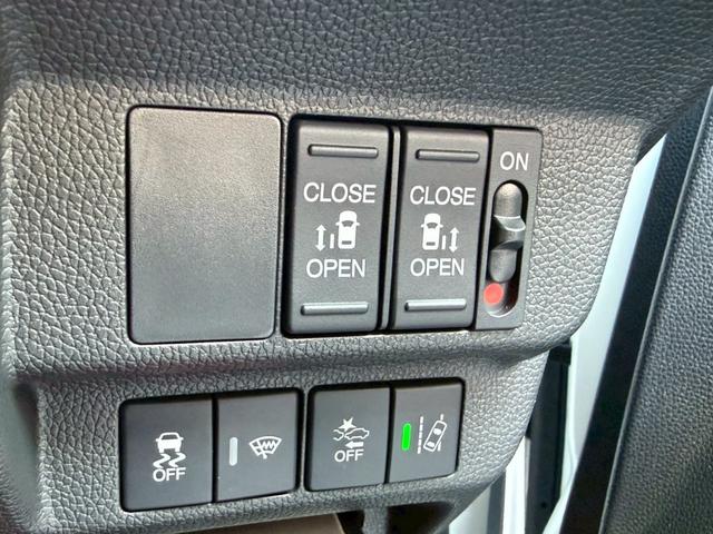 フリード クロスター 禁煙・社外8インチナビ・フルセグTV・フリップダウンモニター・Rカメラ・両側パワースライドドア・シートヒーター・衝突軽減・レーンキープ・レーダークルーズ・ドラレコ・LEDライト・ETC(33枚目)