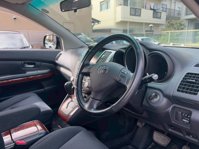 ハリアー ２４０Ｇ　Ｌパッケージリミテッド　・純正ナビ・Ｒカメラ・パワーバックドア・パワーシート・キーレス・ＨＩＤヘッドライト・ＥＴＣ・純正１７インチＡＷ（12枚目）