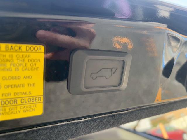 ハリアー ２４０Ｇ　Ｌパッケージリミテッド　・純正ナビ・Ｒカメラ・パワーバックドア・パワーシート・キーレス・ＨＩＤヘッドライト・ＥＴＣ・純正１７インチＡＷ（18枚目）