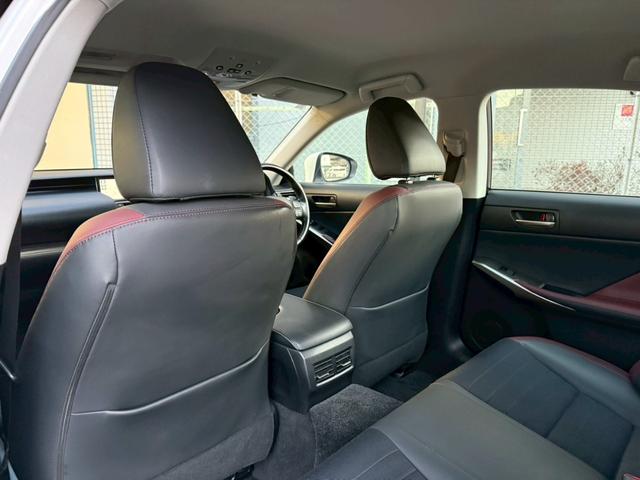 弊社は画像修正を行っておりません！写真も多く撮影し遠保のお客様でもご安心して頂けるように心がけております☆彡クリーニングも仕上げ業者様に依頼を行い最終チェックを行い使用感を極力無くすようにしております