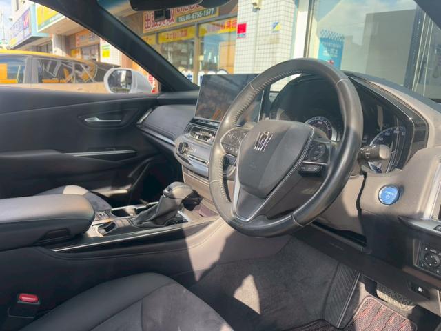 クラウンハイブリッド Ｓ　純正ナビ・フルセグＴＶ・全周囲モニター・Ｒカメラ・ブラインドスポット・衝突軽減・レーダークルーズ・ハンドルヒーター・パワーシート・シートヒーター・コンビシート・ＬＥＤライト・ＥＴＣ（11枚目）