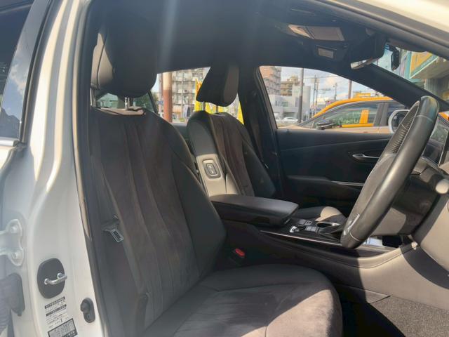 クラウンハイブリッド Ｓ　純正ナビ・フルセグＴＶ・全周囲モニター・Ｒカメラ・ブラインドスポット・衝突軽減・レーダークルーズ・ハンドルヒーター・パワーシート・シートヒーター・コンビシート・ＬＥＤライト・ＥＴＣ（12枚目）