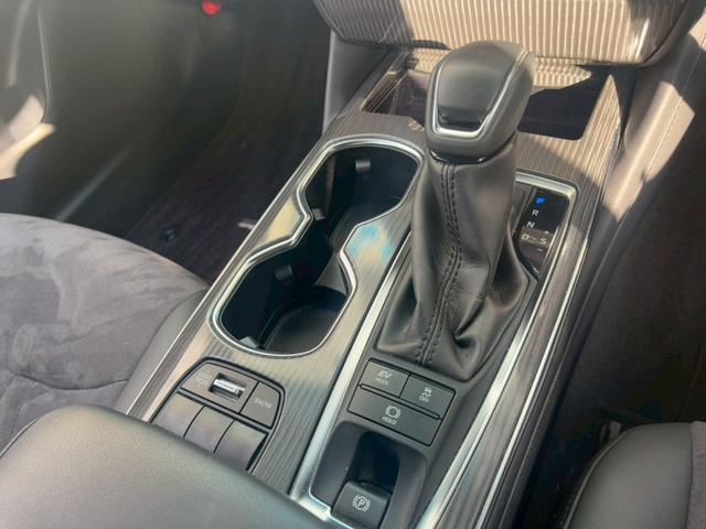 クラウンハイブリッド Ｓ　純正ナビ・フルセグＴＶ・全周囲モニター・Ｒカメラ・ブラインドスポット・衝突軽減・レーダークルーズ・ハンドルヒーター・パワーシート・シートヒーター・コンビシート・ＬＥＤライト・ＥＴＣ（28枚目）