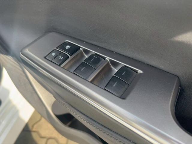 クラウンハイブリッド Ｓ　純正ナビ・フルセグＴＶ・全周囲モニター・Ｒカメラ・ブラインドスポット・衝突軽減・レーダークルーズ・ハンドルヒーター・パワーシート・シートヒーター・コンビシート・ＬＥＤライト・ＥＴＣ（33枚目）