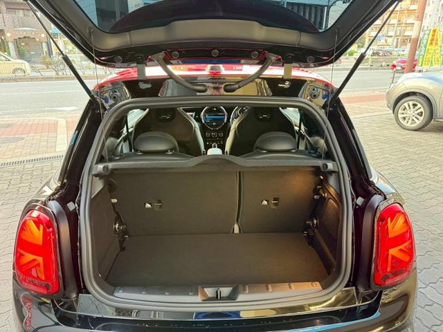 当店在庫車両は掲載の総額でご購入可能です！！仕入れ直販だから出来る価格です！詳しくはお問い合わせください☆ユーポス内環生野店０１２０−９３２−３９８