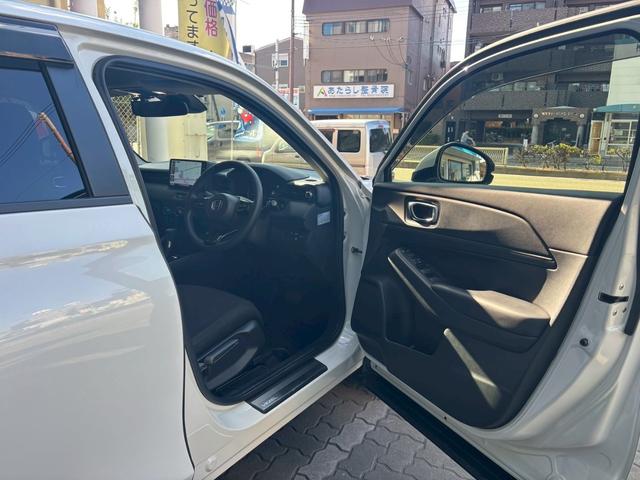 ヴェゼル Ｇ　９インチナビ（ＶＸＵ－２５ＶＺｉ）・フルセグＴＶ・Ｒカメラ・ホンダセンシング・ＬＥＤライト・スマートキー・ＥＴＣ・スマートキー２個・レーダークルーズ（13枚目）