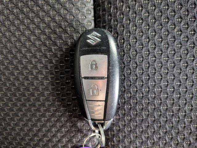 スマートキーは１個だけです。別途費用で追加可能