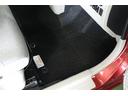フロアマット標準装備。車内を清潔に保ちます。