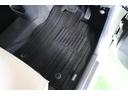 フロアマット標準装備。車内を清潔に保ちます。