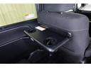後部座席はご覧の通り、ちょっとしたテーブルに早変わり♪