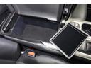 運転席からも助手席からも手が届きやすく、小物などを置いておくのにとても便利♪