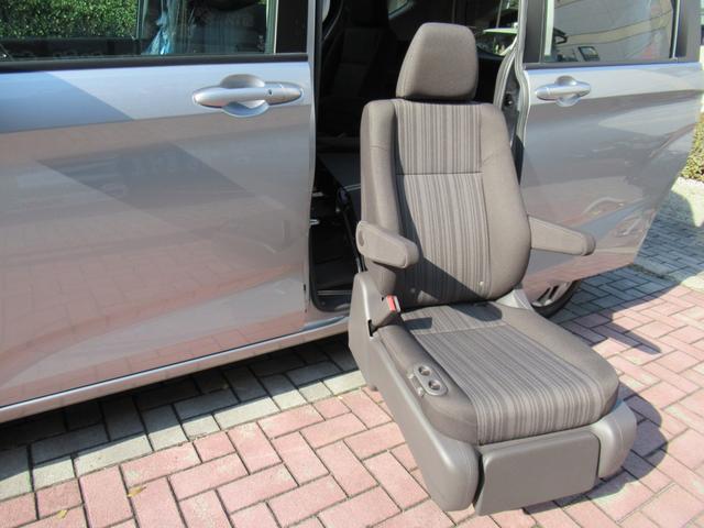 フリード 　ホンダセンシング　２列目リフトＵＰシート　福祉車両　純正ナビ　バックカメラ　ＬＥＤヘッドライト　アダプティブクルーズ　１オーナー　禁煙車　記録簿　前後ドラレコ　追突軽減ブレーキ　レーンキープ　４人乗（3枚目）