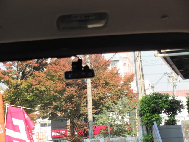 フリード 　ホンダセンシング　２列目リフトＵＰシート　福祉車両　純正ナビ　バックカメラ　ＬＥＤヘッドライト　アダプティブクルーズ　１オーナー　禁煙車　記録簿　前後ドラレコ　追突軽減ブレーキ　レーンキープ　４人乗（9枚目）