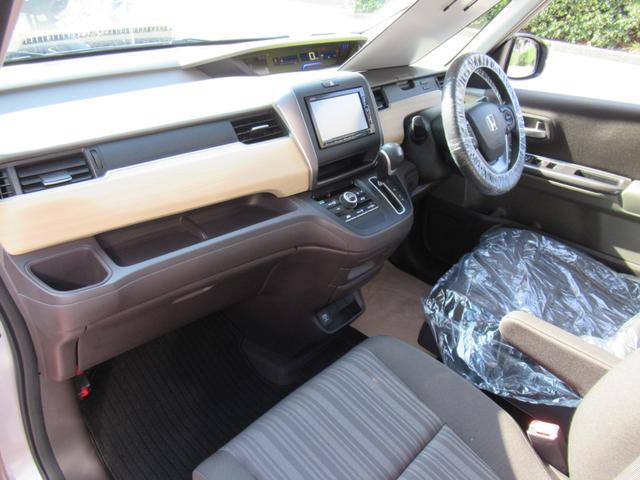 フリード 　ホンダセンシング　２列目リフトＵＰシート　福祉車両　純正ナビ　バックカメラ　ＬＥＤヘッドライト　アダプティブクルーズ　１オーナー　禁煙車　記録簿　前後ドラレコ　追突軽減ブレーキ　レーンキープ　４人乗（48枚目）