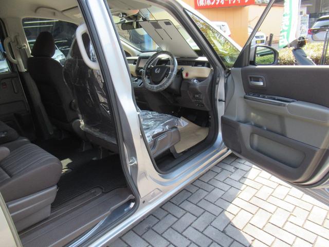 フリード 　ホンダセンシング　２列目リフトＵＰシート　福祉車両　純正ナビ　バックカメラ　ＬＥＤヘッドライト　アダプティブクルーズ　１オーナー　禁煙車　記録簿　前後ドラレコ　追突軽減ブレーキ　レーンキープ　４人乗（61枚目）