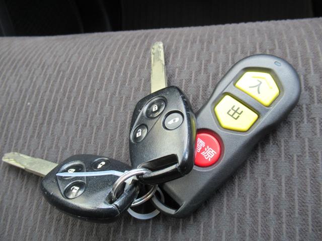 フリード Ｇ　車イス移動車　福祉車両　電動ウィンチリモコン付　禁煙車　アルミスロープ　左側Ｐスライドドア　キーレスキー　イクリプスメモリーナビ　フロントコーナーセンサー　オートＨＩＤヘッドライト　ＥＴＣ　バックＣ（4枚目）