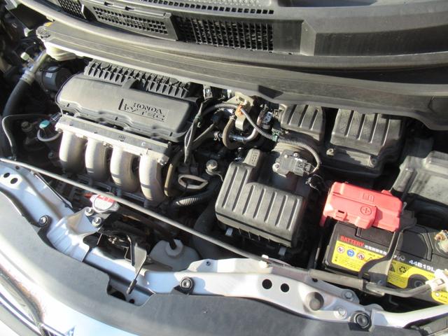 フリード Ｇ　車イス移動車　福祉車両　電動ウィンチリモコン付　禁煙車　アルミスロープ　左側Ｐスライドドア　キーレスキー　イクリプスメモリーナビ　フロントコーナーセンサー　オートＨＩＤヘッドライト　ＥＴＣ　バックＣ（5枚目）