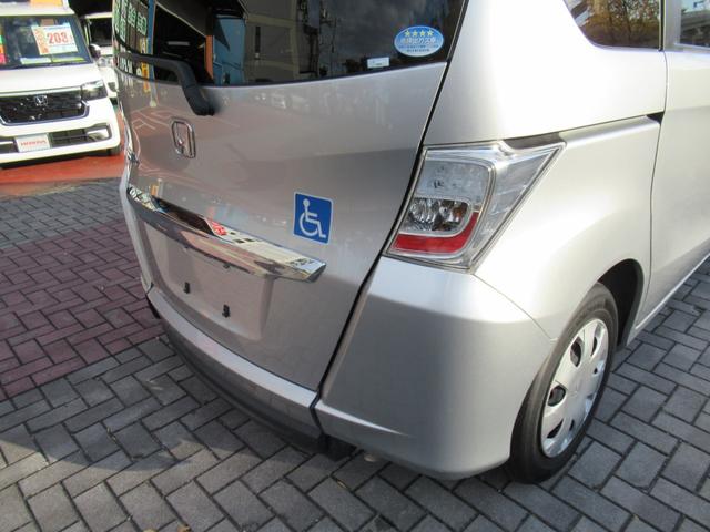 フリード Ｇ　車イス移動車　福祉車両　電動ウィンチリモコン付　禁煙車　アルミスロープ　左側Ｐスライドドア　キーレスキー　イクリプスメモリーナビ　フロントコーナーセンサー　オートＨＩＤヘッドライト　ＥＴＣ　バックＣ（42枚目）