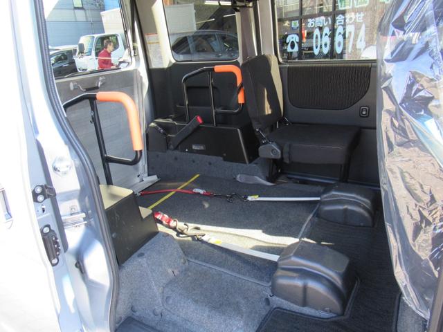 アトレーワゴン カスタムターボＲＳ　ＳＡＩＩＩ　大型車イス可　福祉車両　２列目補助席付　８ナンバー　アルミスロープ　電動ウィンチリモコン付　追突軽減ブレーキ　スマートアシストＩＩＩ　リアセンサー　リアファン　全席パワーウィンドウ　キーレス　ＣＤ（68枚目）