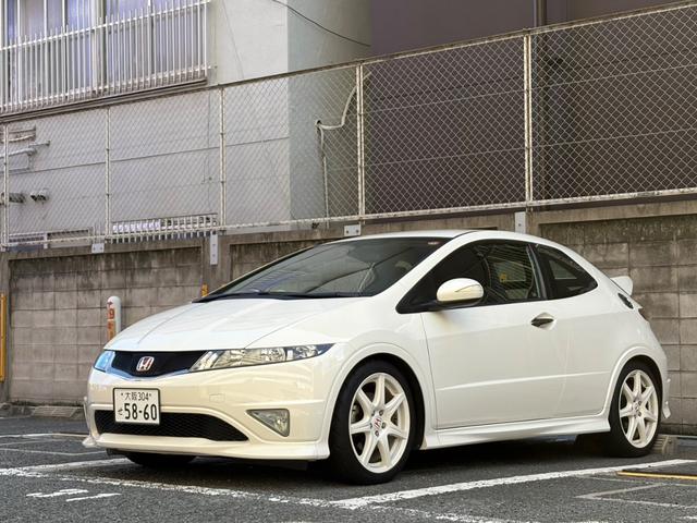シビック タイプＲ　ユーロ　後期型　バックカメラ　Ｂｌｕｅｔｏｏｔｈ　ＥＴＣ　ノーマル車　純正アルミホイール　ナビ　キーレスエントリー　記録簿　取扱説明書（2枚目）