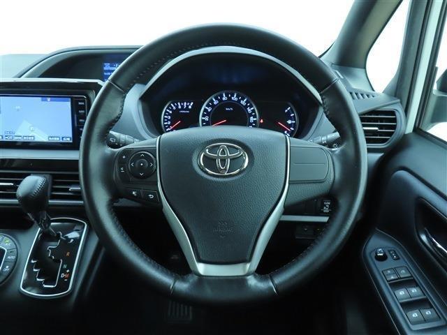 ヴォクシー ＺＳ　煌　禁煙車　ワンオーナー　後期型　両側パワースライドドア　純正ナビ　クルーズコントロール　ビルトインＥＴＣ　コーナーセンサー　純正１６インチＡＷ（3枚目）