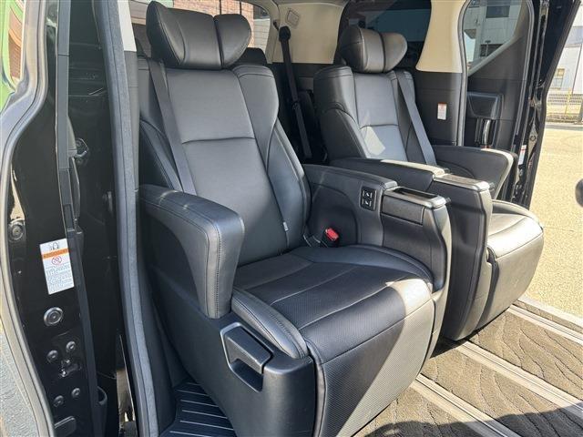 ヴェルファイア ２．５Ｚ　Ｇエディション　禁煙車　サンルーフ　黒半革　両側パワースライドドア　純正ＳＤナビ　フリップダウンモニター　パワーバックドア　パワーシート　シートメモリ　キャプテンシート　オットマン　バックカメラ　ＥＴＣ（29枚目）