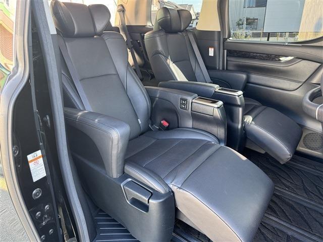 ヴェルファイア ２．５Ｚ　Ｇエディション　禁煙車　サンルーフ　黒半革　両側パワースライドドア　純正ＳＤナビ　フリップダウンモニター　パワーバックドア　パワーシート　シートメモリ　キャプテンシート　オットマン　バックカメラ　ＥＴＣ（30枚目）
