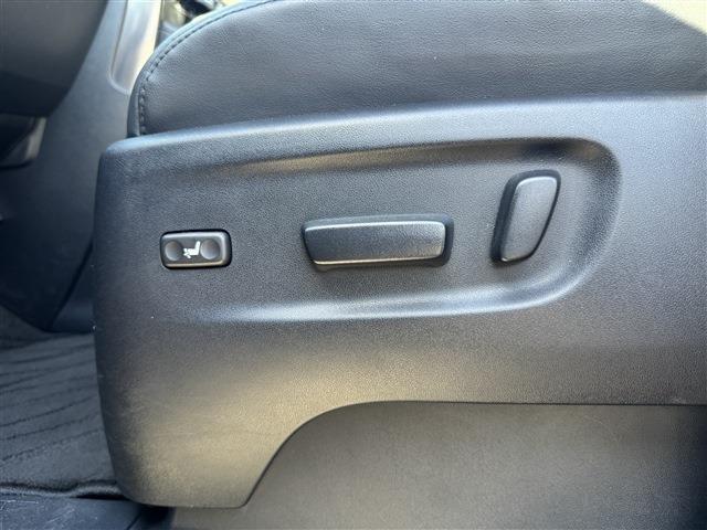 ヴェルファイア ２．５Ｚ　Ｇエディション　禁煙車　サンルーフ　黒半革　両側パワースライドドア　純正ＳＤナビ　フリップダウンモニター　パワーバックドア　パワーシート　シートメモリ　キャプテンシート　オットマン　バックカメラ　ＥＴＣ（33枚目）